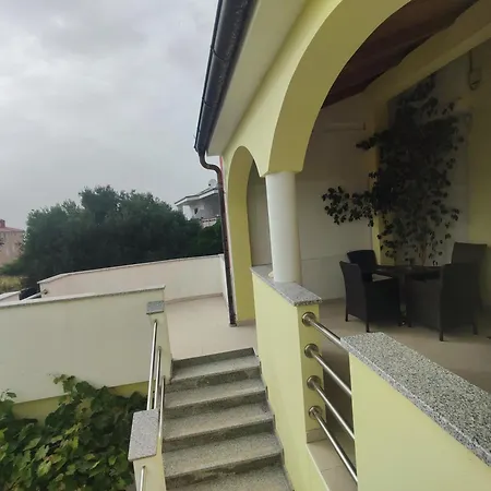 Roncevic Apartment Vrsi